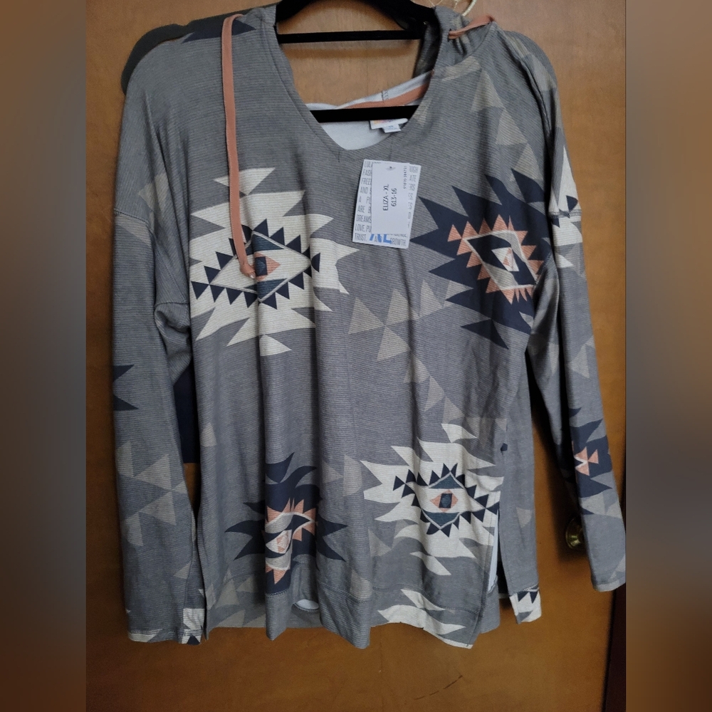 LuLaRoe Gray and Pink Geometric Long Sleeve Top